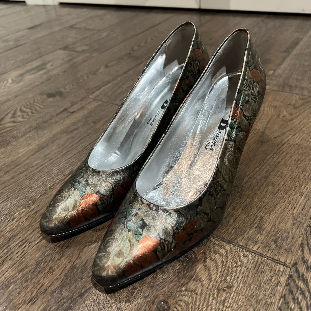 BROWN’S Vintage Shoes, Floral Print, Size 39.5, (fit like 39/8.5) Made In Italy